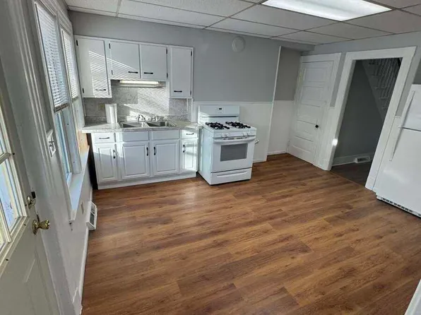 2 Clinton St #1, Easthampton, MA 01027