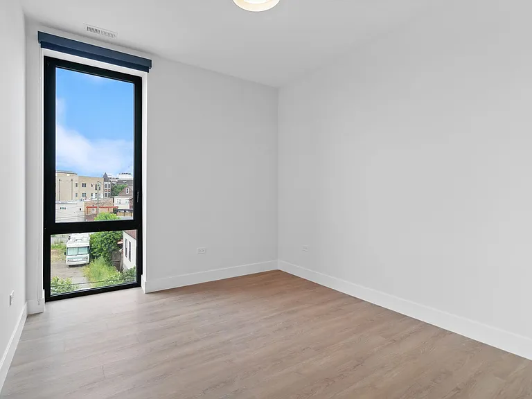 3140 Clybourn — Photo 10