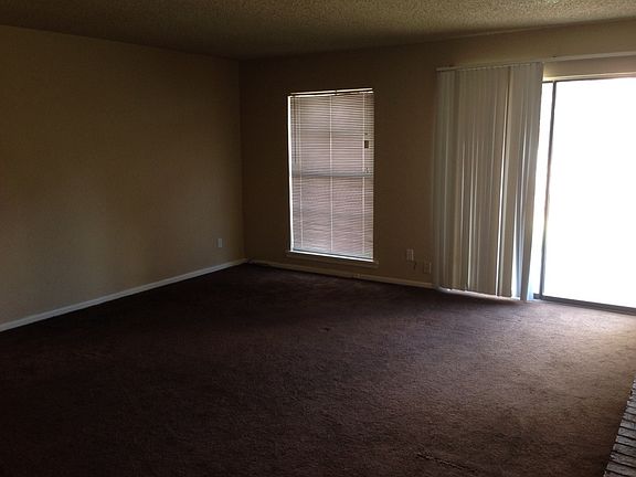 2nd image of 207 Wilshire Dr