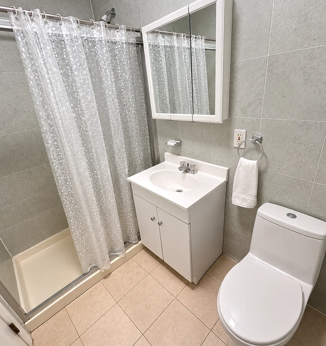 3 bed, 1200 sqft, $3,100 — Photo 3