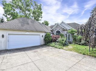 30111 Bonnie View Dr, Wickliffe, OH 44092