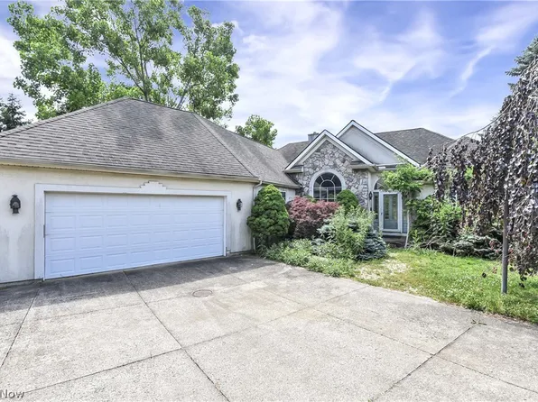 30111 Bonnie View Dr, Wickliffe, OH 44092
