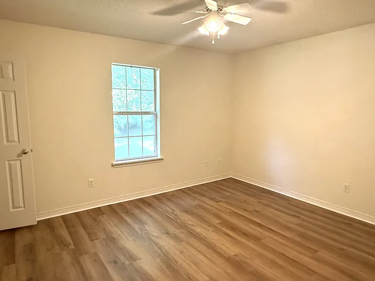 721 Berkshire Dr — Photo 10