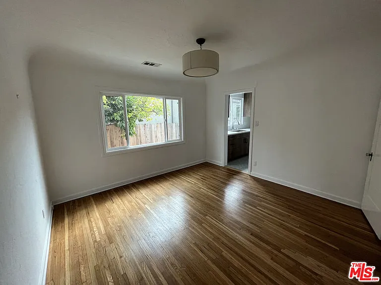 2335 Prosser Ave — Photo 4