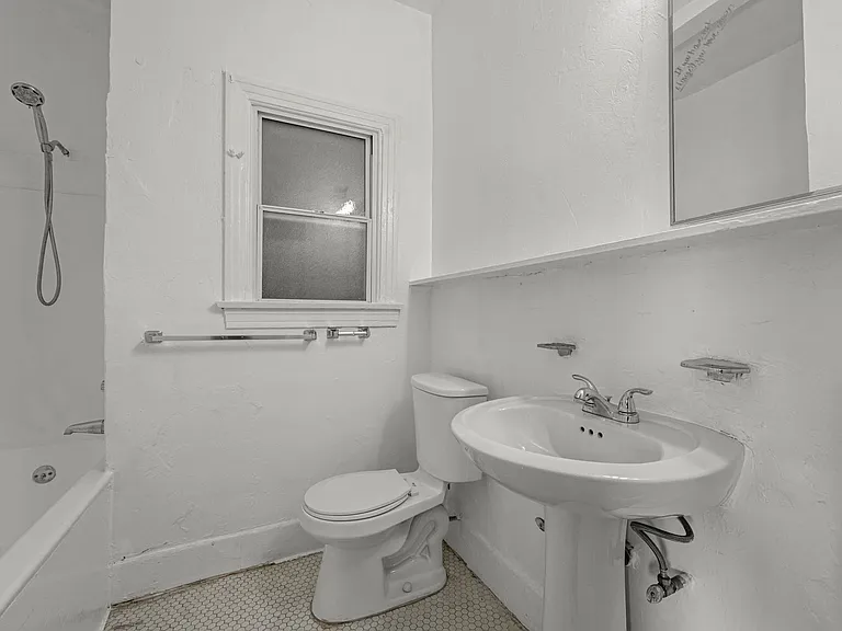 2892 W 7th St — Photo 9