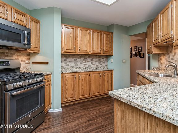 3rd image of 30W009 Cedar Ct