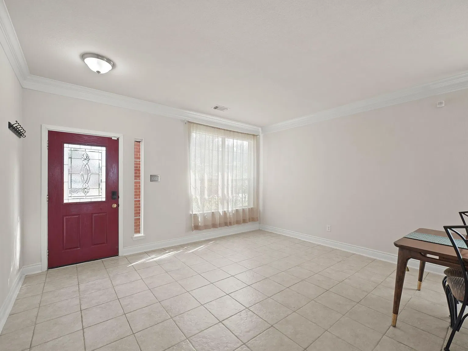 4 bed, 2.5 bath, 3376 sqft, $2,500 — Photo 4