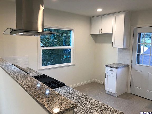 4th image of 1033 W Glenoaks Blvd