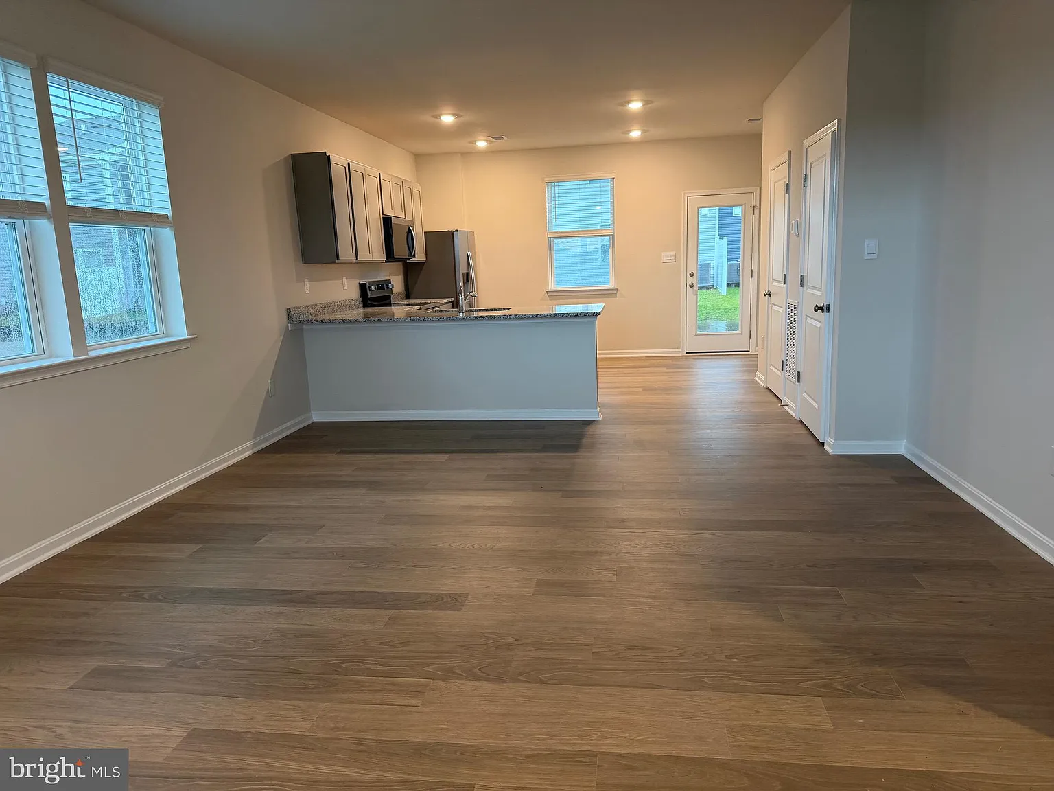 3 bed, 2.5 bath, 1365 sqft, $2,000 — Photo 3