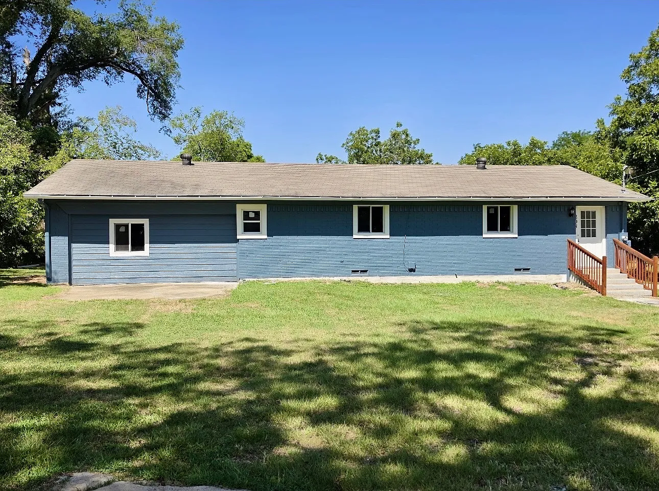 3 bed, 1920 sqft, $1,600 — Photo 3