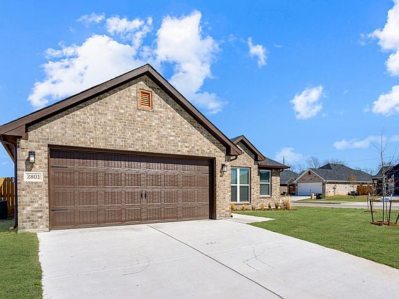 4th image of 2801 Tulip Dr