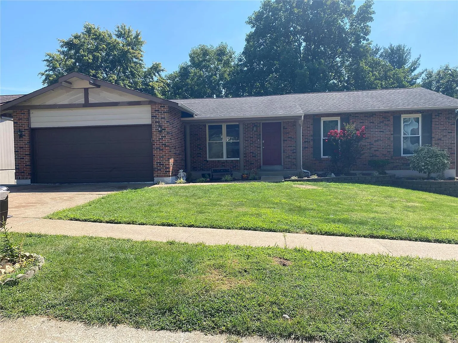 758 Dennis Dr photo 1