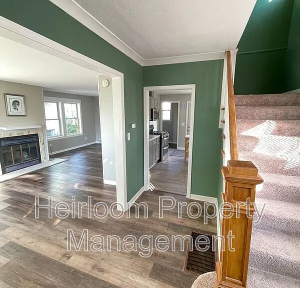 709 E Skyline Pkwy — Photo 3