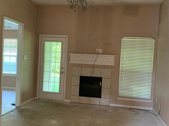 3rd image of 25 Softwood Cir
