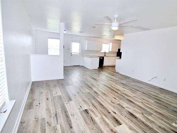 3rd image of 4302 Peppermint Hill Ln