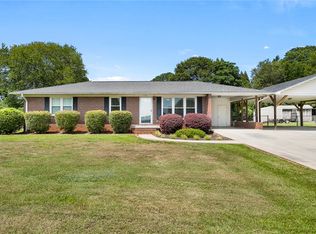 1147 Briarwood Dr, Seneca, SC 29672