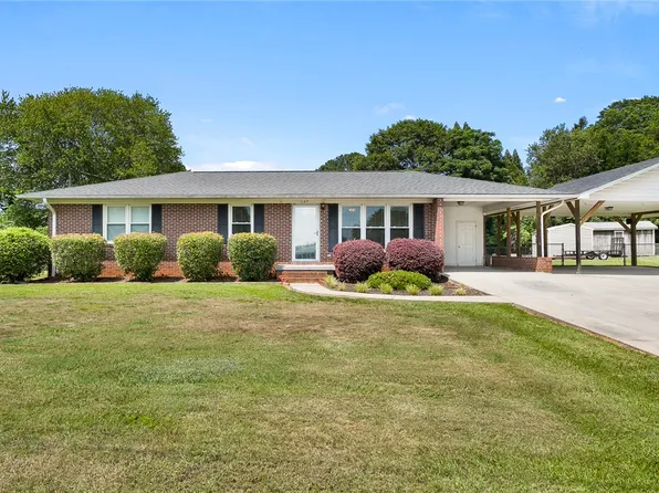 1147 Briarwood Dr, Seneca, SC 29672