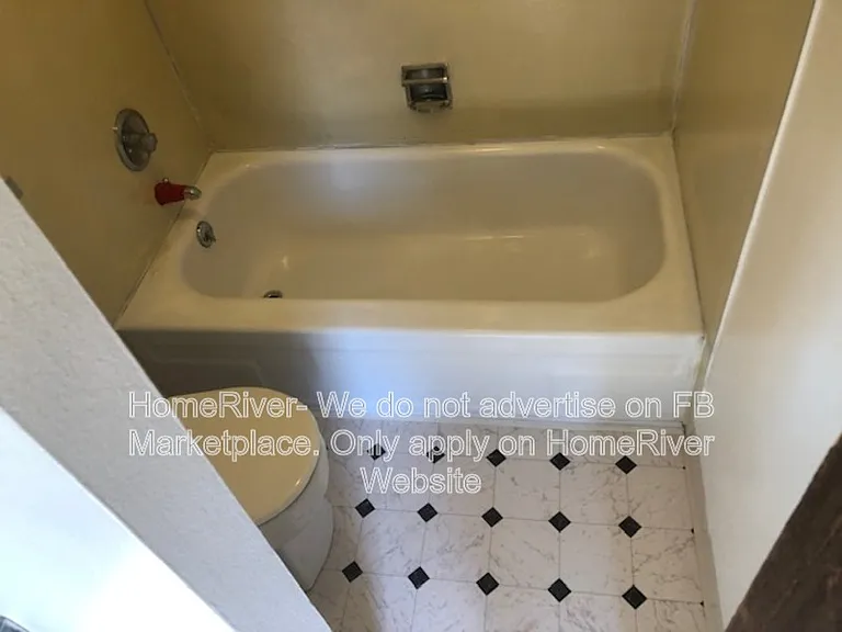 1620 F St #6 — Photo 7
