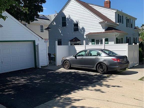 3rd image of 20 Farm St