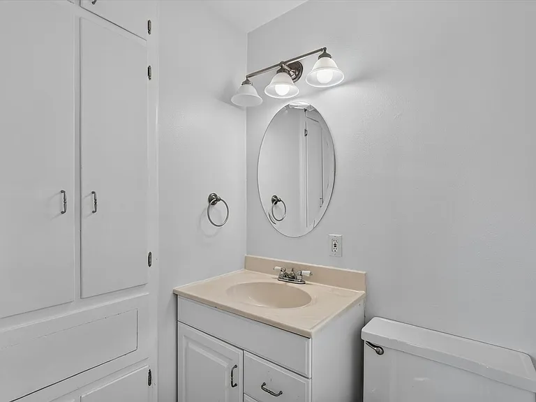 2539 Highwood Dr — Photo 16