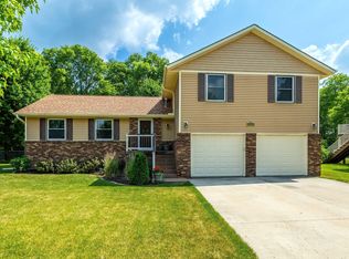 3380 Spinning Wheel Ct, Muscatine, IA 52761