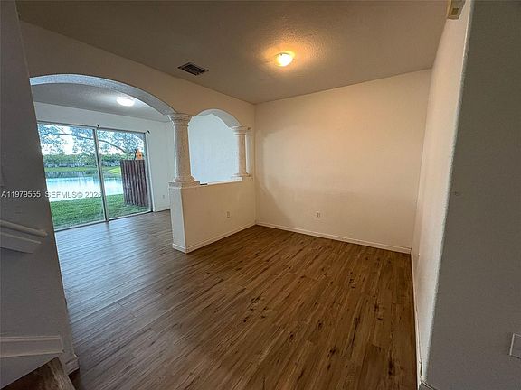 4th image of 2615 SE 14th Ave