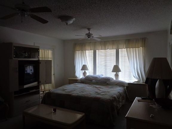 2nd image of 423 N Border Dr