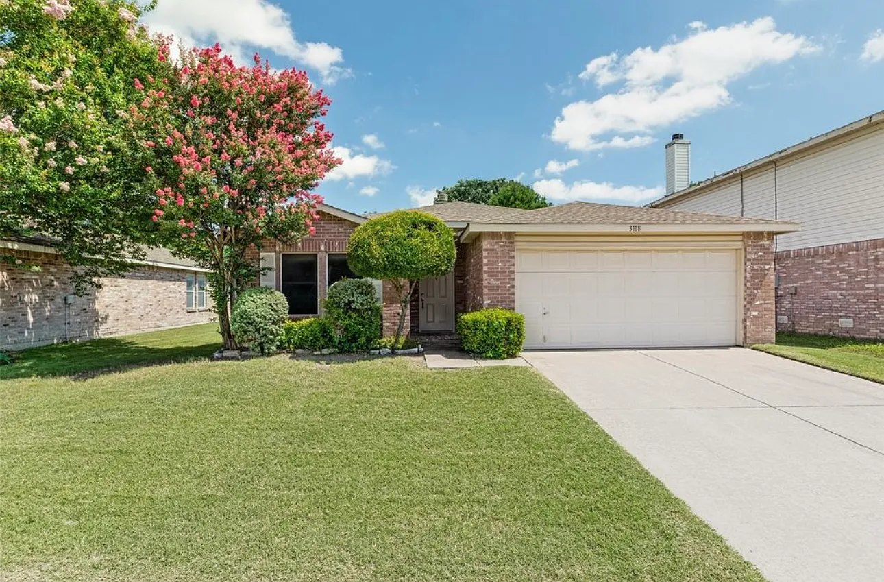 3 bed, 1659 sqft, $2,300 — Photo 1