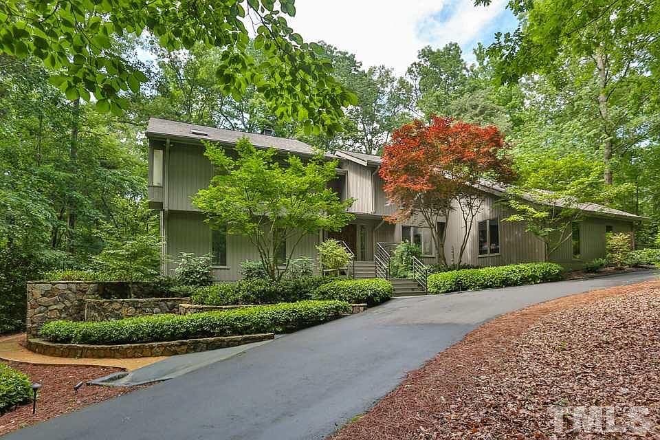 1st image of 221 Longwood Dr