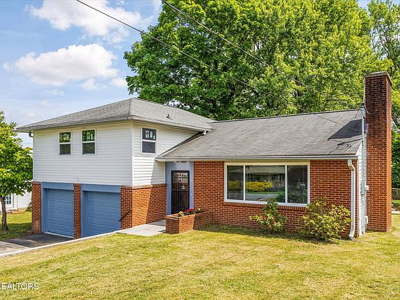3rd image of 121 Washburn Cir