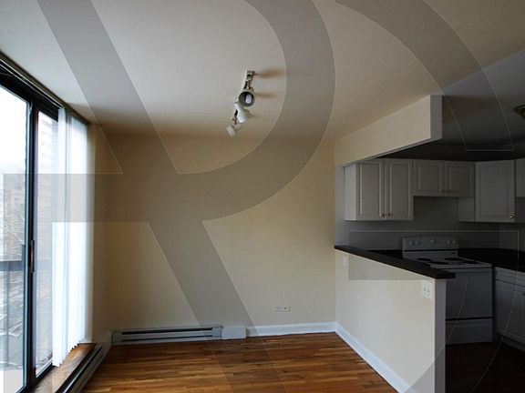 2nd image of 1447 N Dearborn St #B5