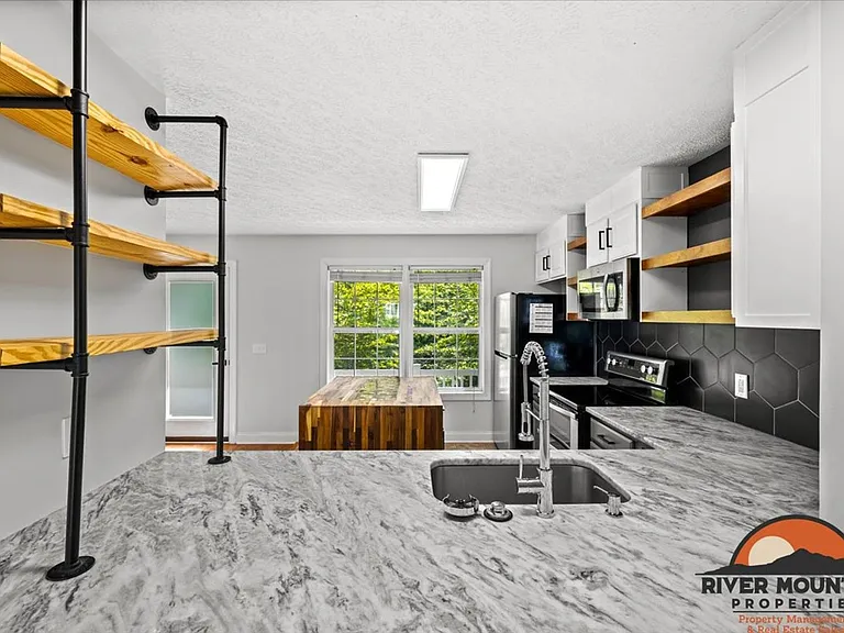 1140 Orange Leaf Ct NW — Photo 6
