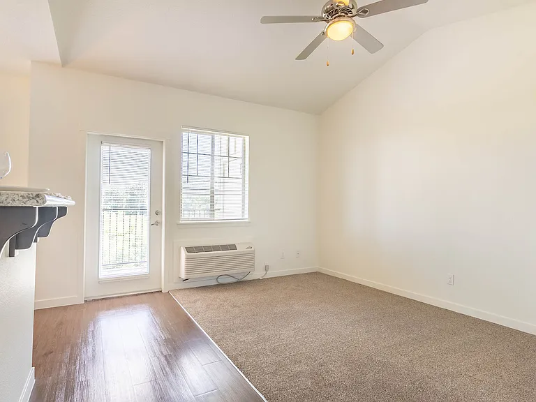 Riverplace Apartment Homes — Photo 9
