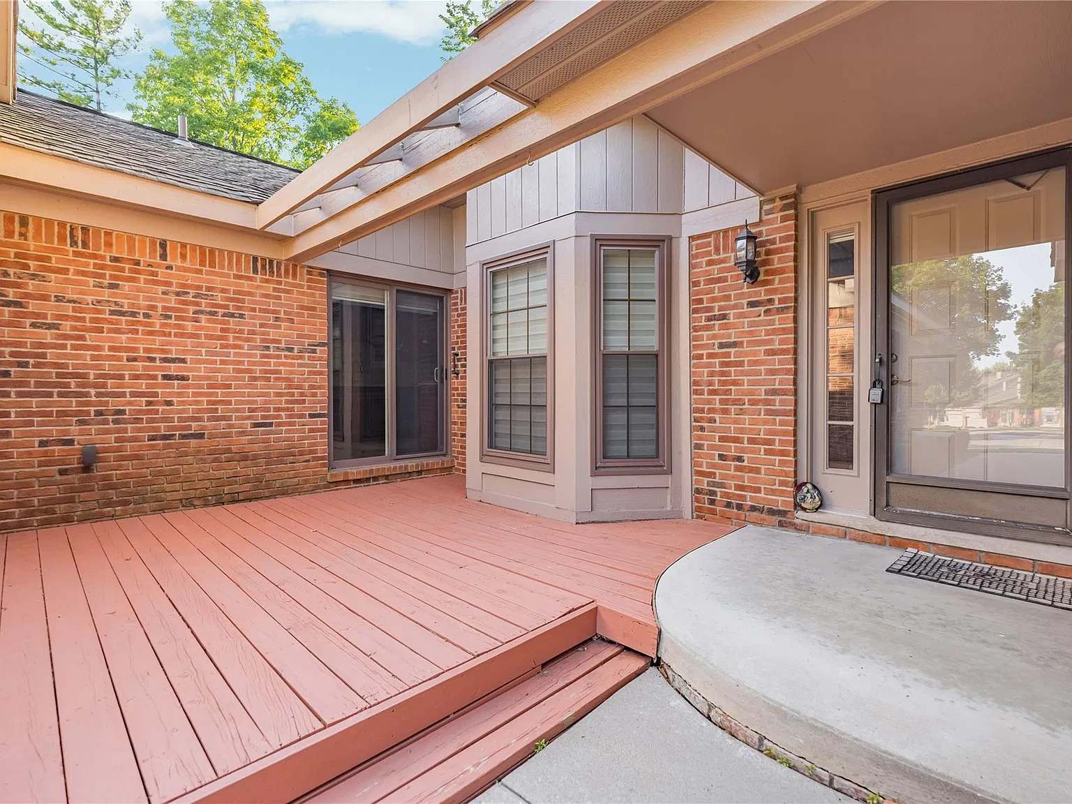 3 bed, 3.0 bath, 1448 sqft, $3,000 — Photo 2
