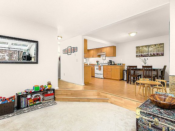 4th image of 4031 145th Ave NE