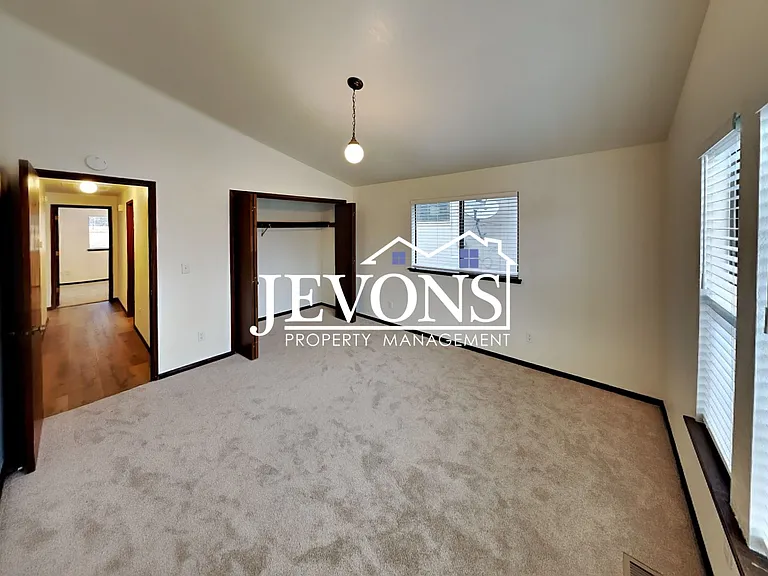 1202 S 39th Ave — Photo 29
