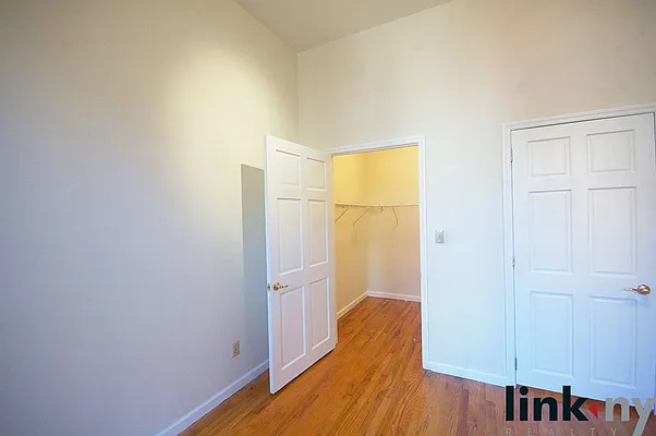 Rented by Link NY Realty | media 24