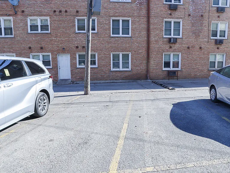 7300 N Ridge Blvd #302 — Photo 9