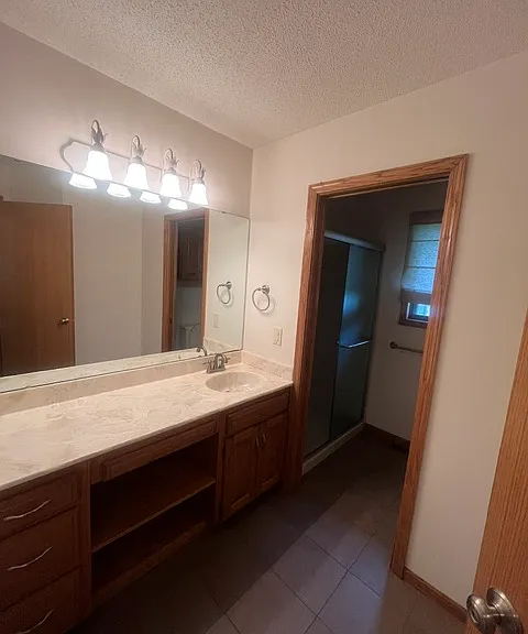 653 Parkwood Cir — Photo 17