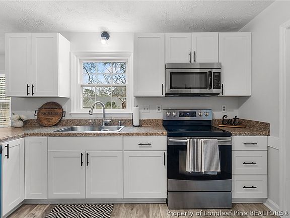 3rd image of 5587 Ashgrove Dr