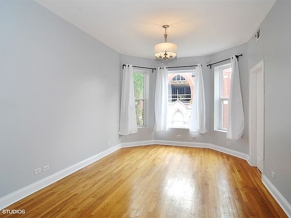 3rd image of 1303 N Artesian Ave #2