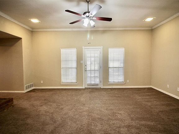 4th image of 2024 Meadowview Dr