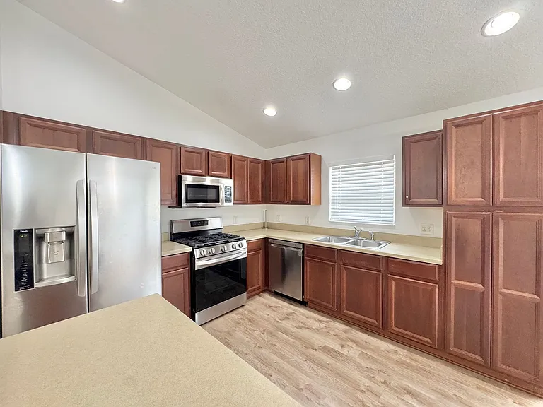 502 Viola Dr — Photo 9