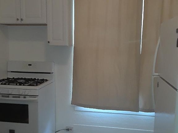 5th image of 411 S 11th St APT 1