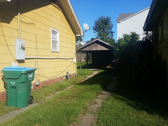 2nd image of 828 Hubert Dr