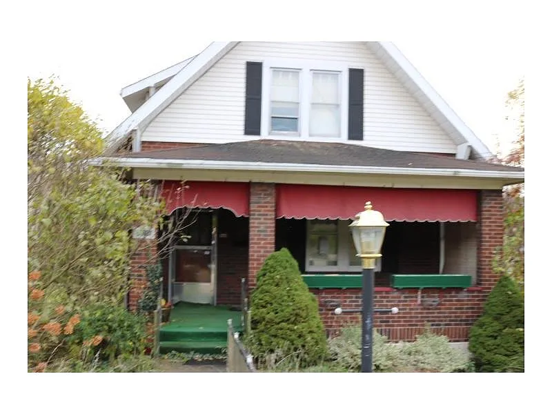 318 Shaw Ave photo 1