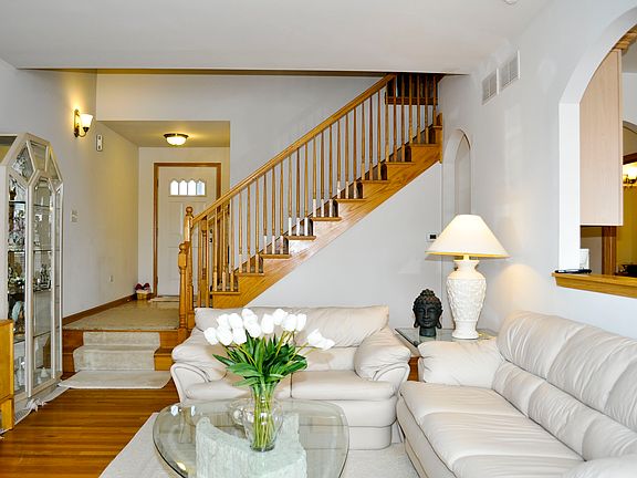 3rd image of 2441 Abbey Dr