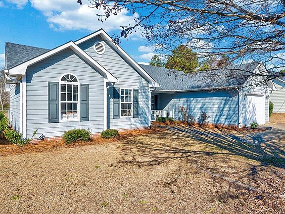 2nd image of 447 Northwoods Dr