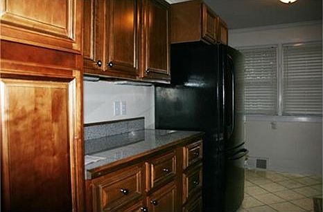 4th image of 3921 Sassafras St