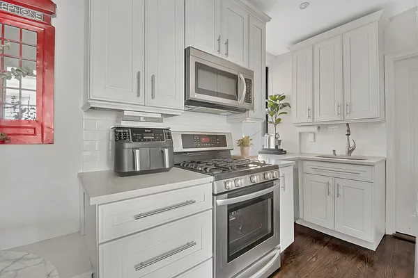 Sold by Compass | media 5